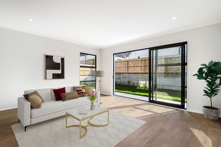 Photo of property in 56 Owen Chapman Drive, Red Beach, 0932