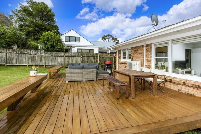 Photo of property in 2/8 Wykeham Place, Glenfield, Auckland, 0629