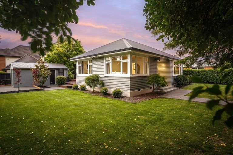 Photo of property in 98 Hamilton Avenue, Ilam, Christchurch, 8041