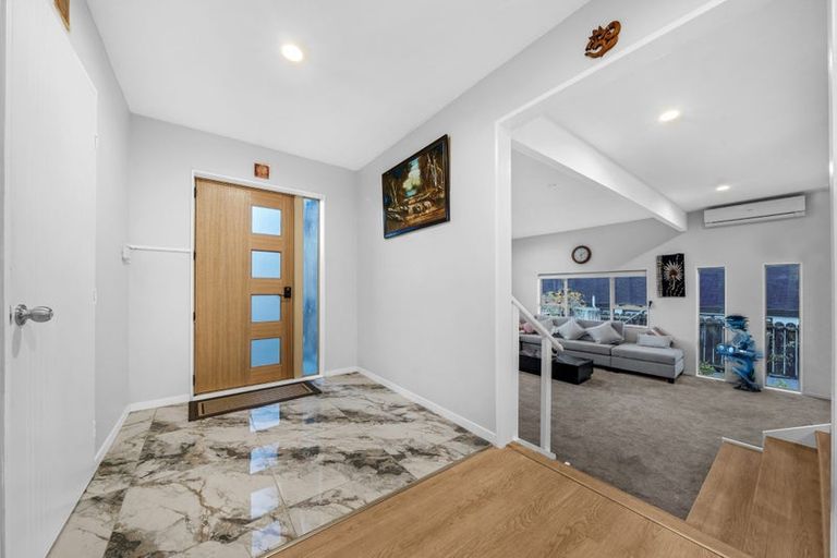 Photo of property in 10 San Fernando Way, Henderson, Auckland, 0612