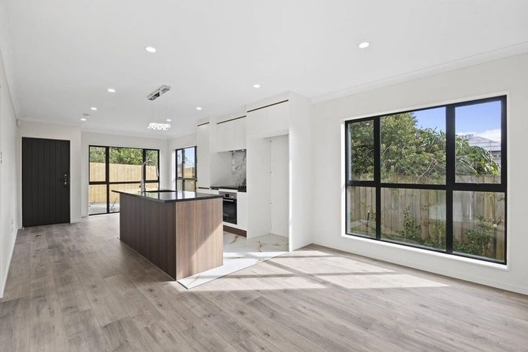 Photo of property in 543b Massey Road, Mangere, Auckland, 2022