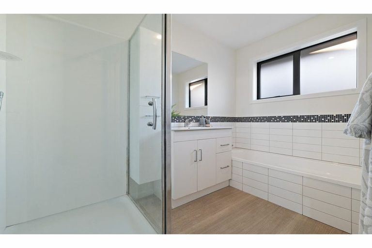 Photo of property in 2/69 Tyrone Street, Belfast, Christchurch, 8051