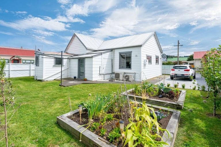 Photo of property in 41 Bathgate Street, South Dunedin, Dunedin, 9012