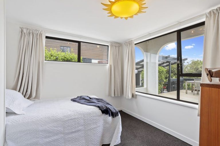 Photo of property in 20 Arapito Road, Titirangi, Auckland, 0604