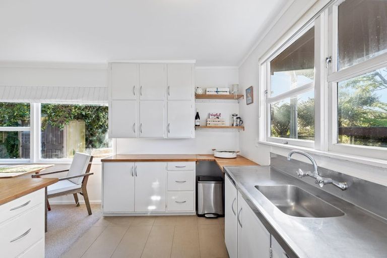 Photo of property in 2/84 Glenvar Road, Torbay, Auckland, 0630
