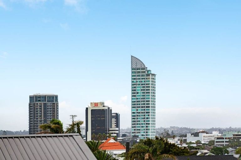 Photo of property in 3/258 Lake Road, Hauraki, Auckland, 0622