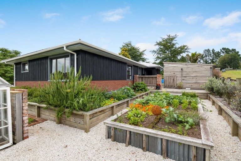 Photo of property in 8 Clearview Road, Lepperton, New Plymouth, 4373