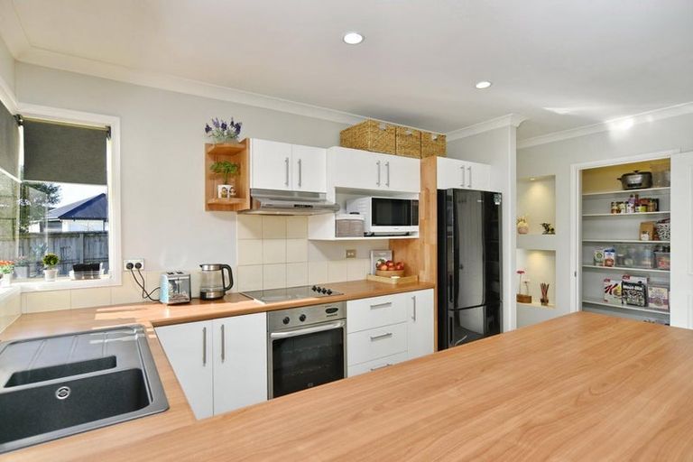 Photo of property in 29 Linkwater Way, Parklands, Christchurch, 8083