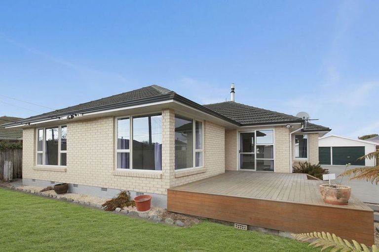 Photo of property in 6 Quebec Place, Wainoni, Christchurch, 8061