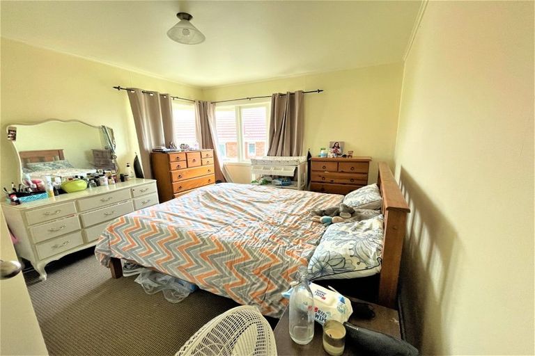 Photo of property in 1/3 Mackenzie Street, Te Atatu South, Auckland, 0610
