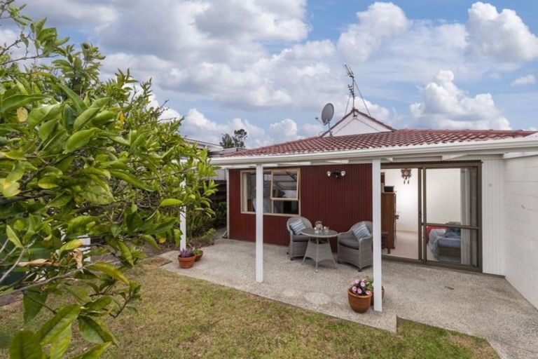 Photo of property in 1/1-3 Rock Isle Road, Torbay, Auckland, 0630