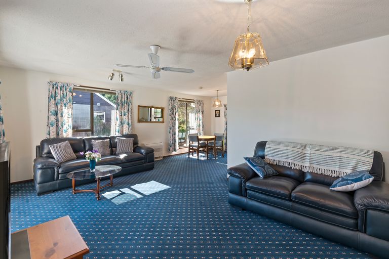 Photo of property in 60 Waratah Street, Avondale, Christchurch, 8061