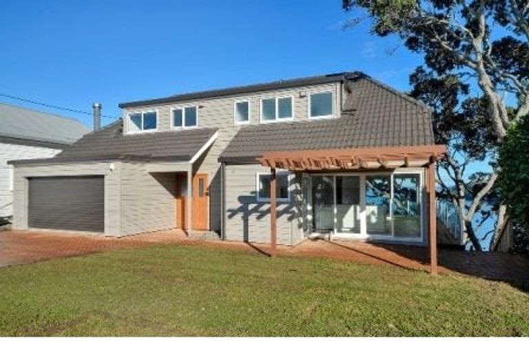 Photo of property in 74 Queen Street, Northcote Point, Auckland, 0627