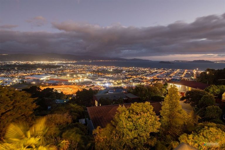 Photo of property in 96 Dowse Drive, Maungaraki, Lower Hutt, 5010