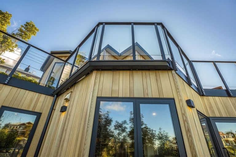 Photo of property in 149 Kelburn Parade, Kelburn, Wellington, 6012