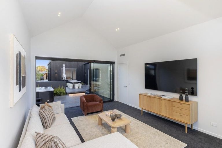 Photo of property in 184 Weston Road, St Albans, Christchurch, 8052