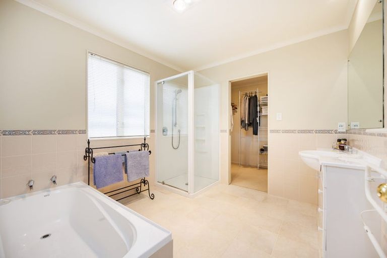 Photo of property in 144 Pacific Drive, Fitzherbert, Palmerston North, 4410