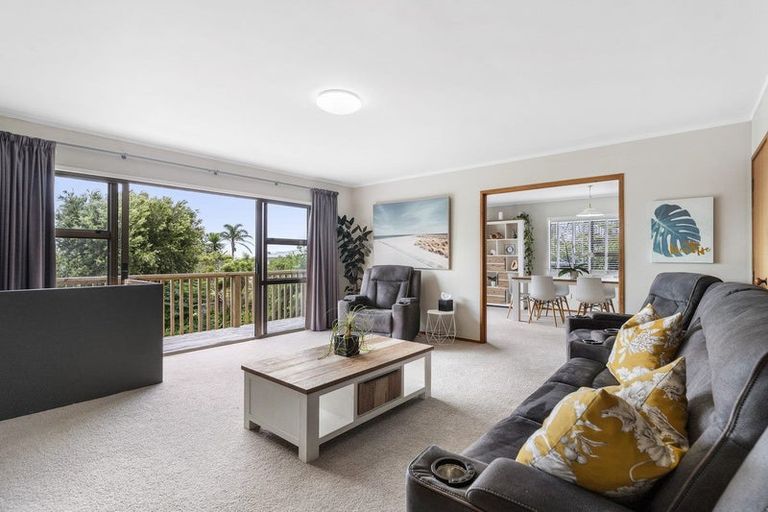 Photo of property in 5 Higham Ferrers Place, Red Beach, 0932