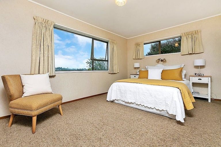 Photo of property in 51 Chelsea View Drive, Chatswood, Auckland, 0626