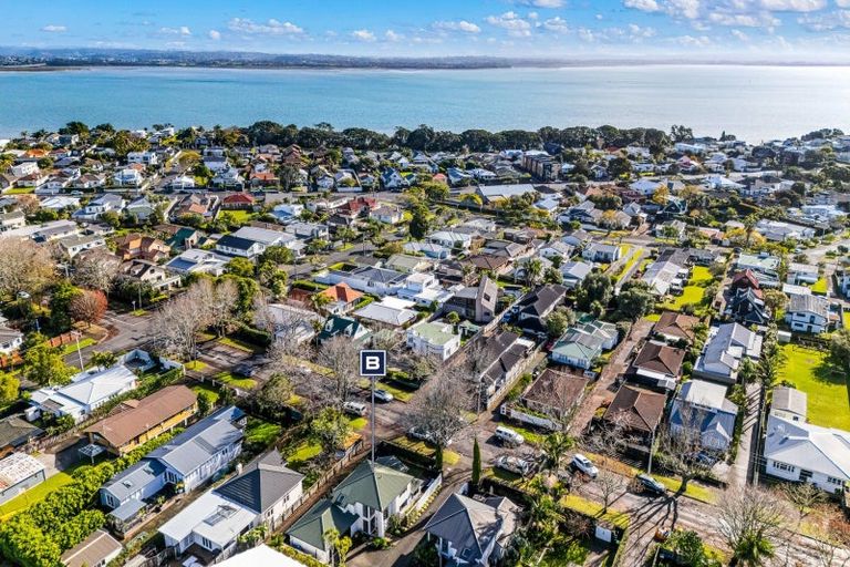 Photo of property in 49a Dignan Street, Point Chevalier, Auckland, 1022