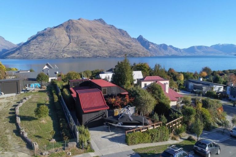 Photo of property in 3 Cypress Court, Kelvin Heights, Queenstown, 9300