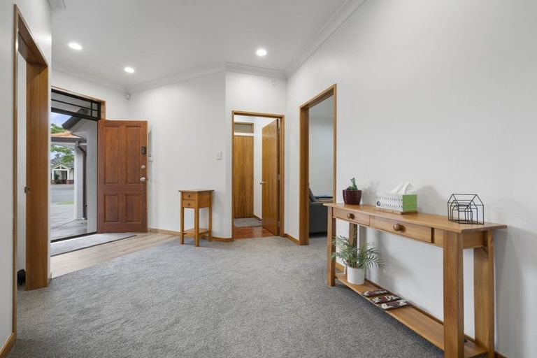 Photo of property in 2 Heritage Place, Terrace End, Palmerston North, 4410