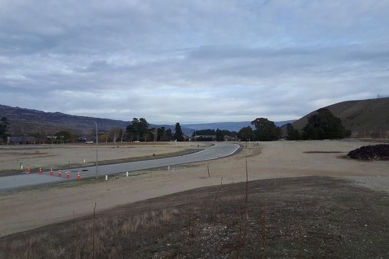 Photo of property in 27 Stratford Drive, Mount Pisa, Cromwell, 9383