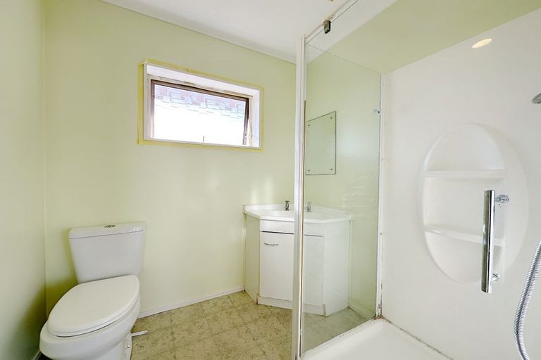 Photo of property in 2/75 Sabulite Road, Kelston, Auckland, 0602