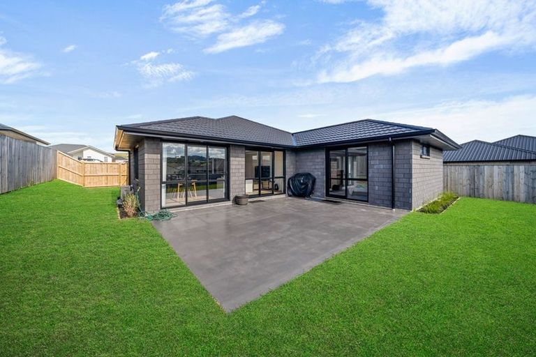 Photo of property in 13 Leathem Crescent, Pokeno, 2402