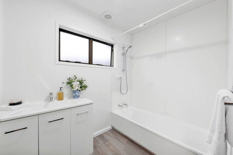 Photo of property in 2/46 View Road, Henderson, Auckland, 0612