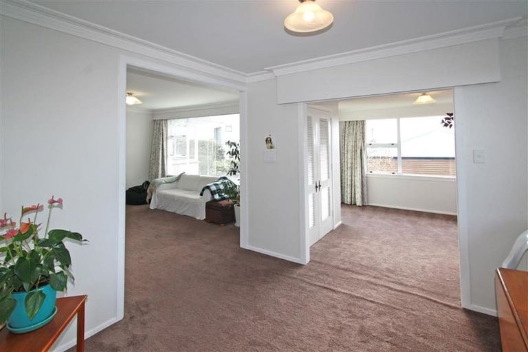 Photo of property in 42 Awanui Street, Merrilands, New Plymouth, 4312