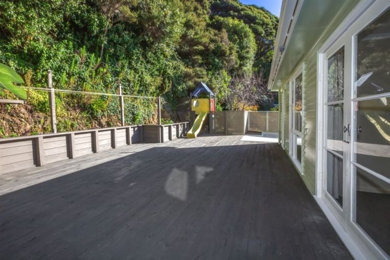 Photo of property in 1 Kenef Road, Paremata, Porirua, 5024