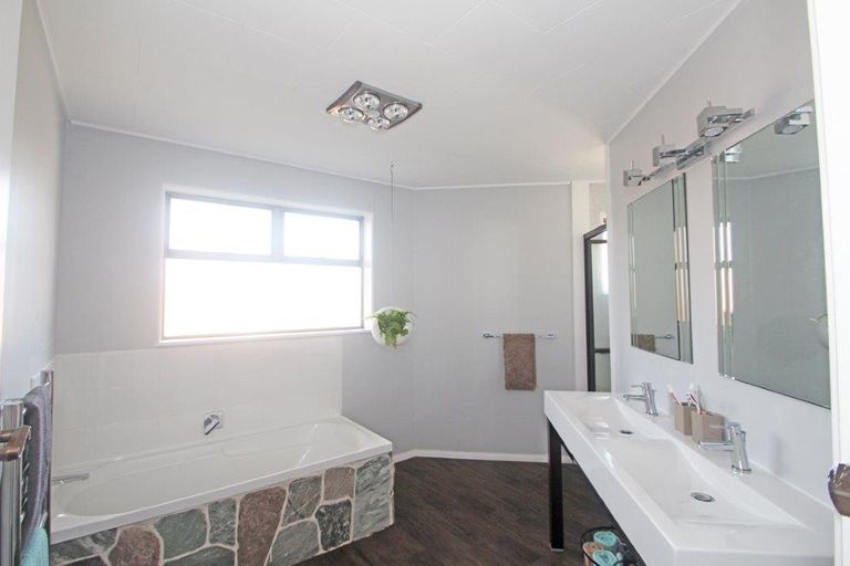 Photo of property in 42 Leven Street, South Hill, Oamaru, 9400