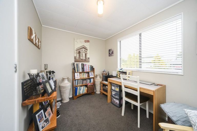 Photo of property in 6 Mercury Street, Milson, Palmerston North, 4414