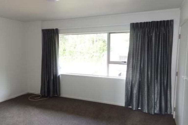 Photo of property in 71 Beaubank Road, Kelston, Auckland, 0602