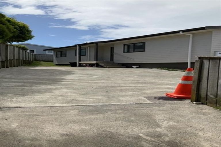 Photo of property in 12a Hiwi Crescent, Titahi Bay, Porirua, 5022