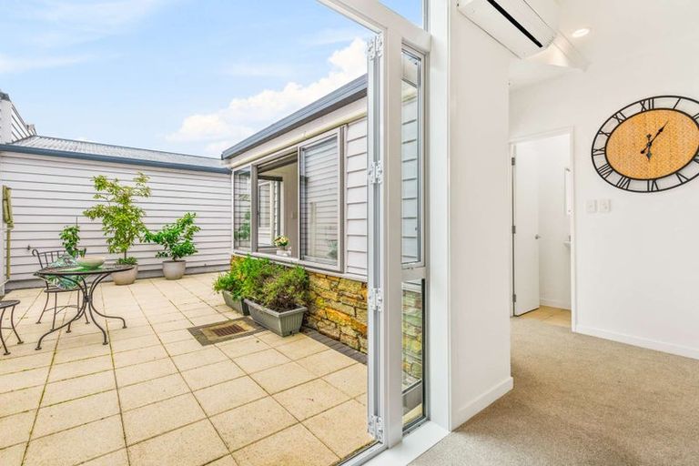 Photo of property in 36 Gunner Drive, Te Atatu Peninsula, Auckland, 0610