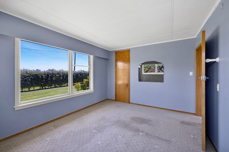 Photo of property in 1904 South Road, Kaupokonui, 4678