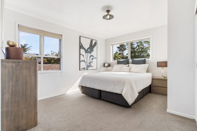 Photo of property in 18 Grassmere Road, Henderson Valley, Auckland, 0612