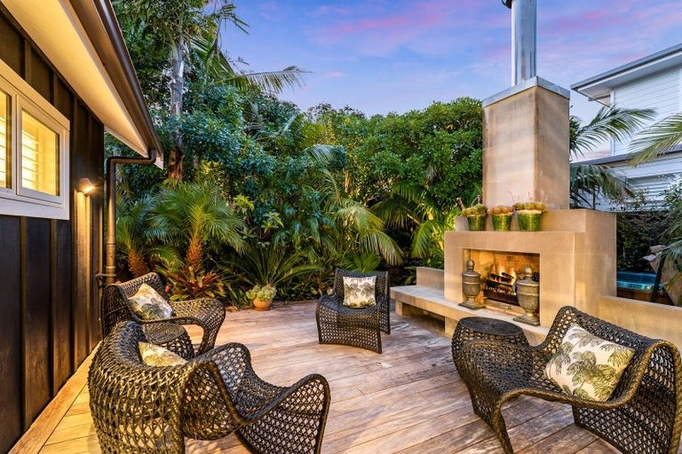 Photo of property in 16 Te Mana Street, Omaha, 0986