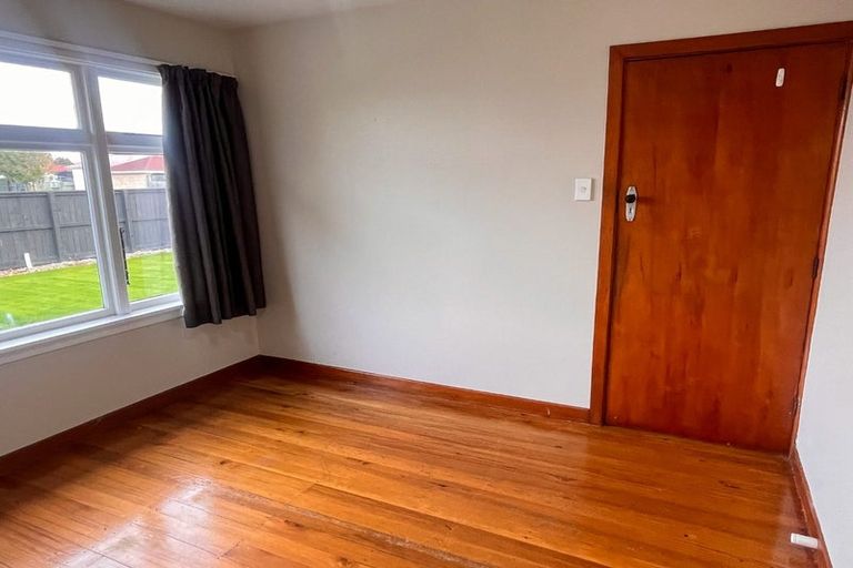 Photo of property in 61 Coopers Road, Dallington, Christchurch, 8061