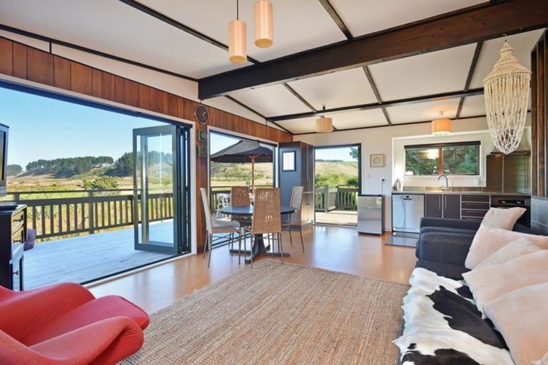 Photo of property in 138 Blue Pacific Parade, Riversdale Beach, Masterton, 5872