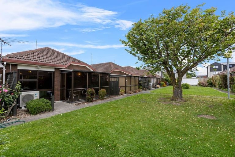 Photo of property in 7/218 Lincoln Road, Addington, Christchurch, 8024