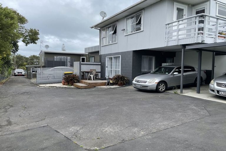 Photo of property in 2/65 Cliff View Drive, Green Bay, Auckland, 0604