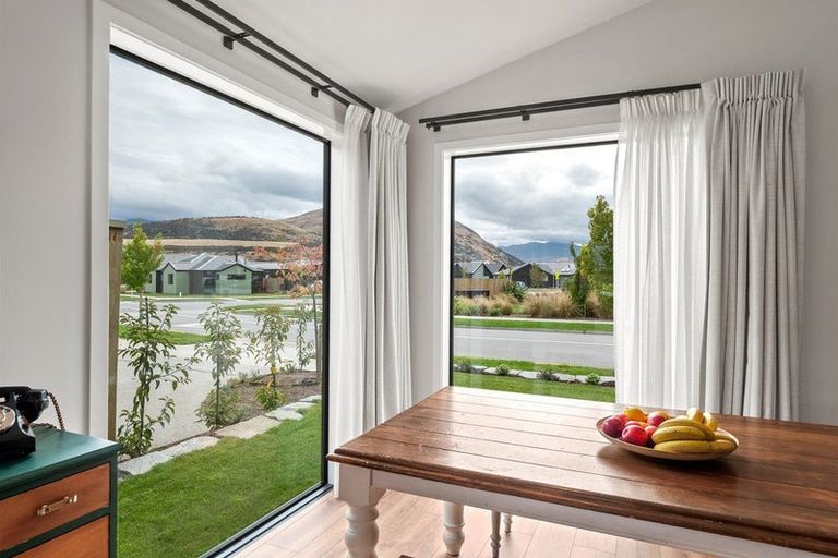 Photo of property in 26 Perendale Road, Jacks Point, 9371