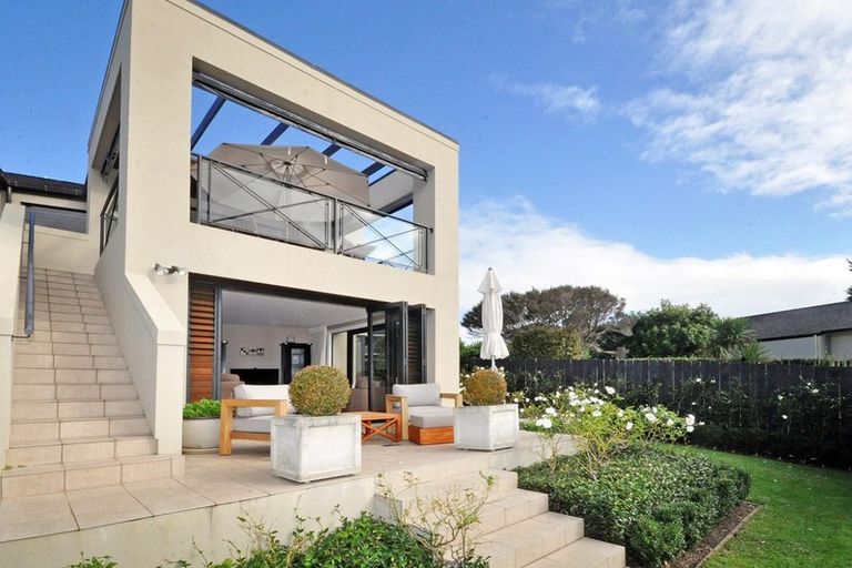 Photo of property in 10a Vaughan Crescent, Murrays Bay, Auckland, 0630