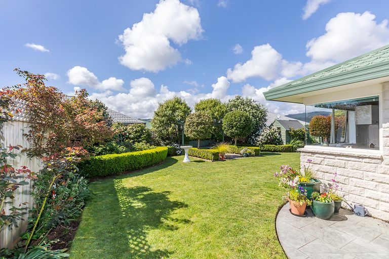 Photo of property in 69 Guildford Drive, Paraparaumu, 5032