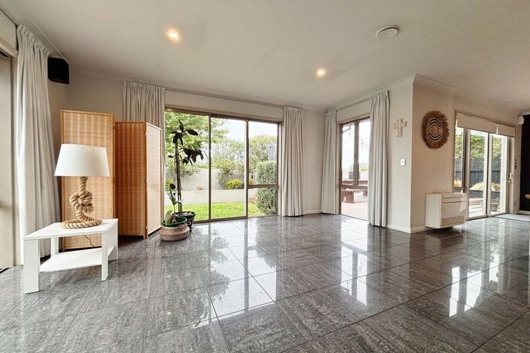 Photo of property in 68 Coolspring Way, Redwood, Christchurch, 8051