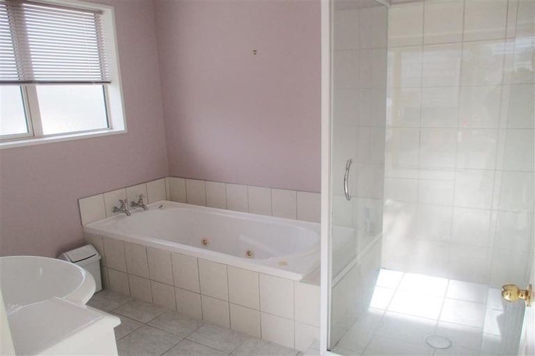 Photo of property in 27 Broadhaven Avenue, Parklands, Christchurch, 8083