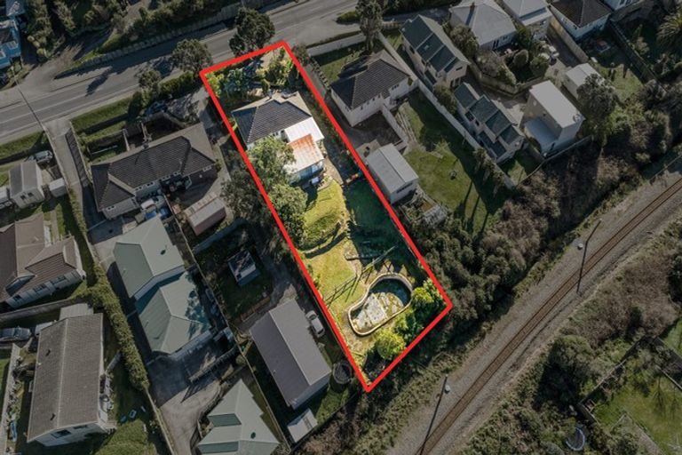 Photo of property in 95 Moorefield Road, Johnsonville, Wellington, 6037